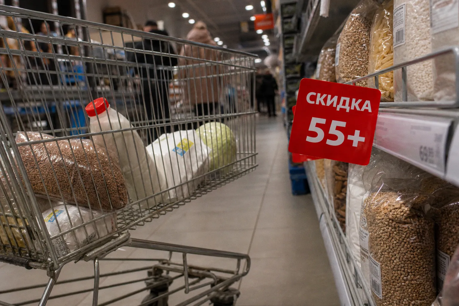 Скидки для пенсионеров в супермаркетах Москвы: сравнение условий, времени и документов