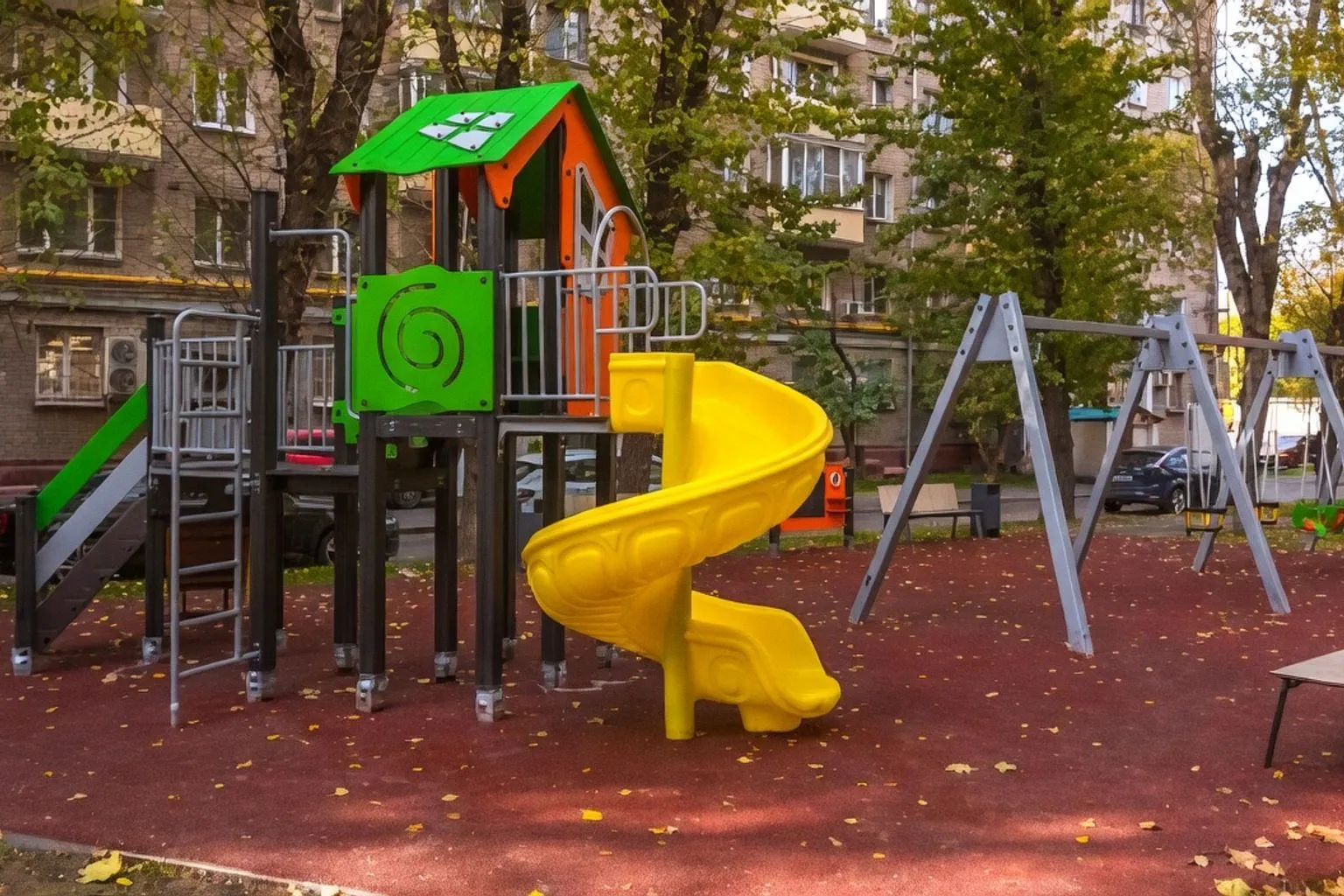 В Южнопортовом районе открыли современный спортивный кластер и игровые площадки