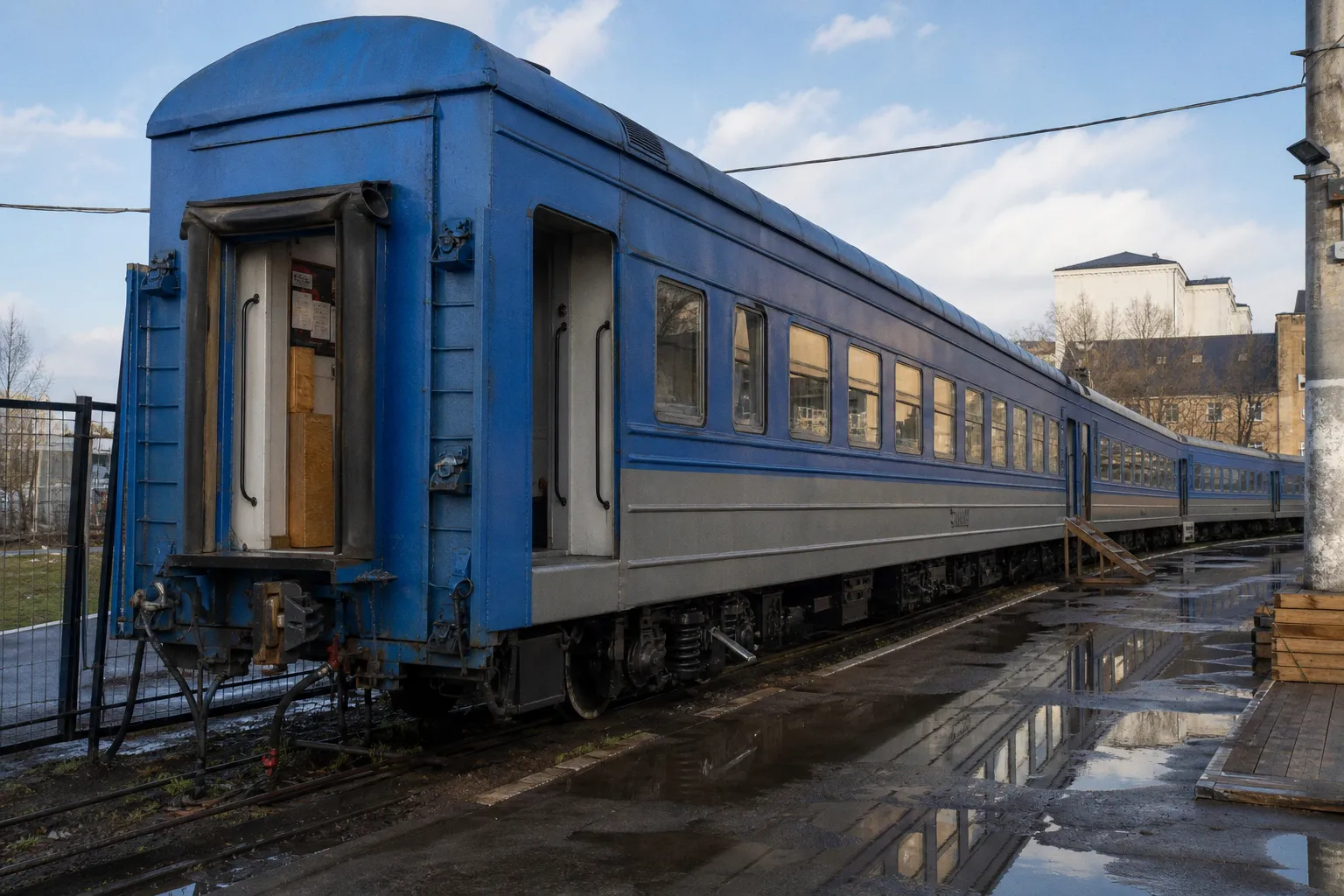 Во Владивостоке открыли музей в вагонах старой советской электрички